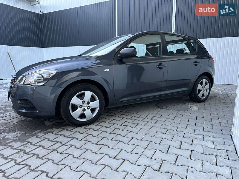 Хэтчбек Kia Ceed 2010 в Коломые