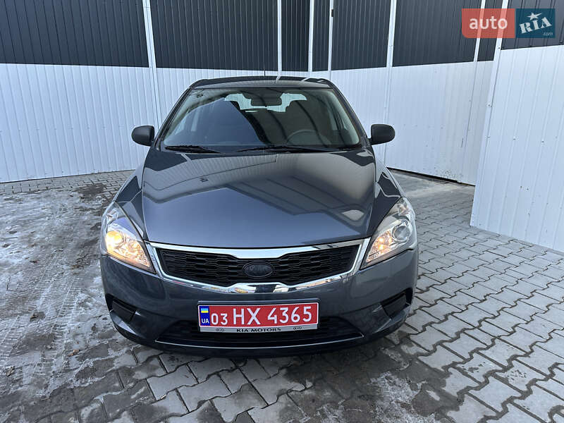 Хэтчбек Kia Ceed 2010 в Коломые