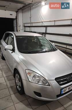 Хэтчбек Kia Ceed 2008 в Запорожье
