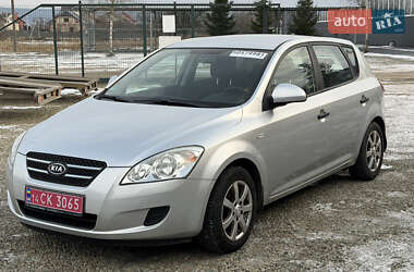 Хэтчбек Kia Ceed 2009 в Калуше