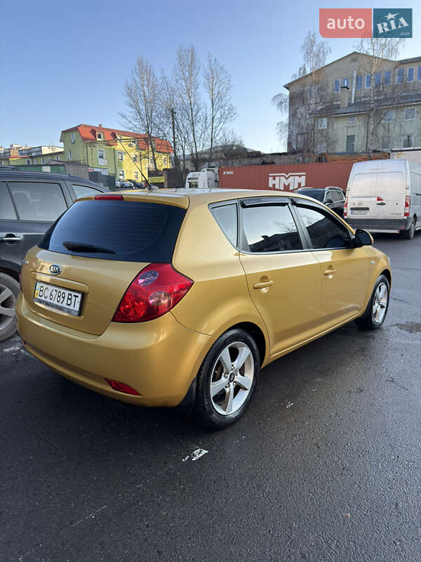 Хэтчбек Kia Ceed 2008 в Стрые