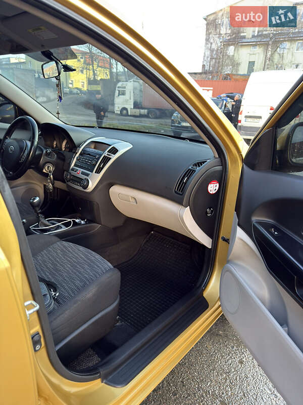 Хэтчбек Kia Ceed 2008 в Стрые