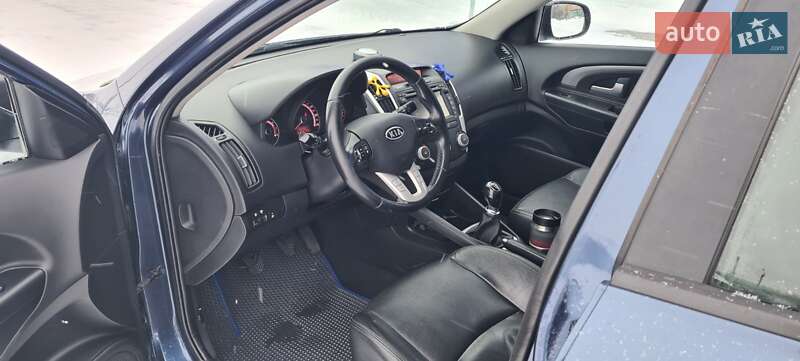 Хетчбек Kia Ceed 2010 в Нововолинську