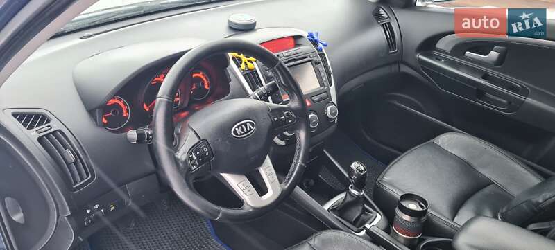 Хетчбек Kia Ceed 2010 в Нововолинську