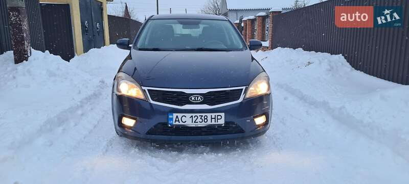 Хетчбек Kia Ceed 2010 в Нововолинську