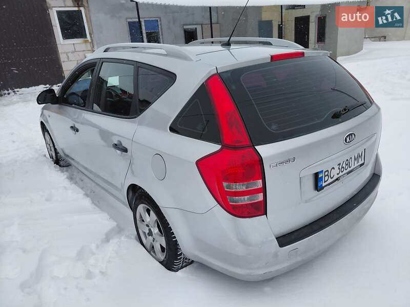 Универсал Kia Ceed 2008 в Сокале