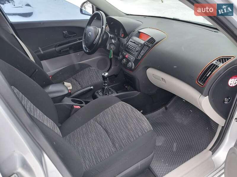 Универсал Kia Ceed 2008 в Сокале