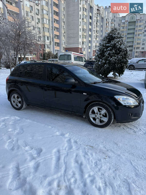 Хэтчбек Kia Ceed 2008 в Киеве