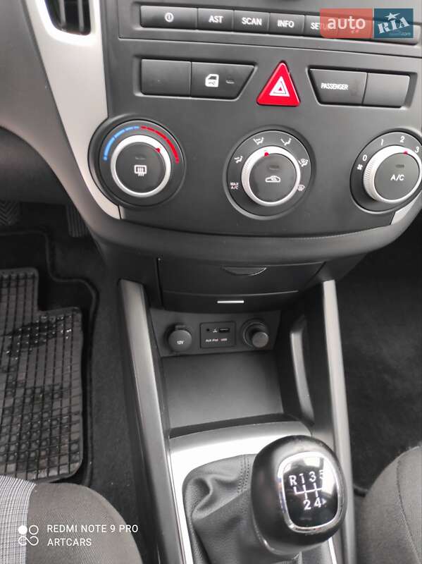 Универсал Kia Ceed 2010 в Каменском