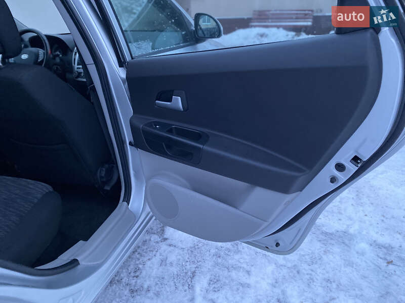 Хэтчбек Kia Ceed 2008 в Виннице