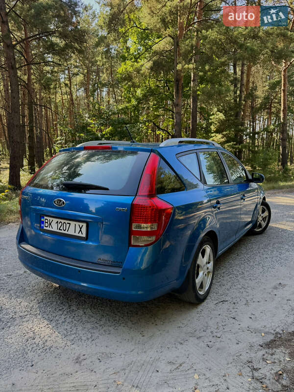 Универсал Kia Ceed 2012 в Остроге