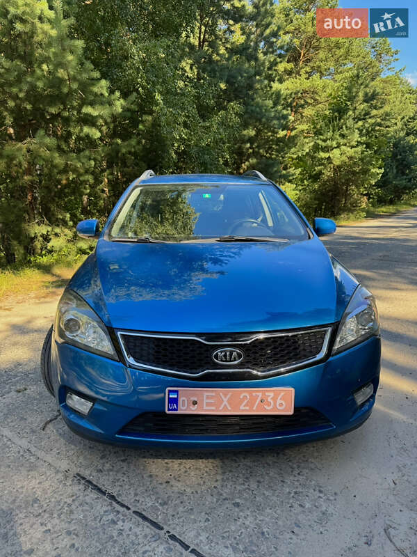 Универсал Kia Ceed 2012 в Остроге