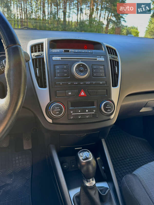 Универсал Kia Ceed 2012 в Остроге