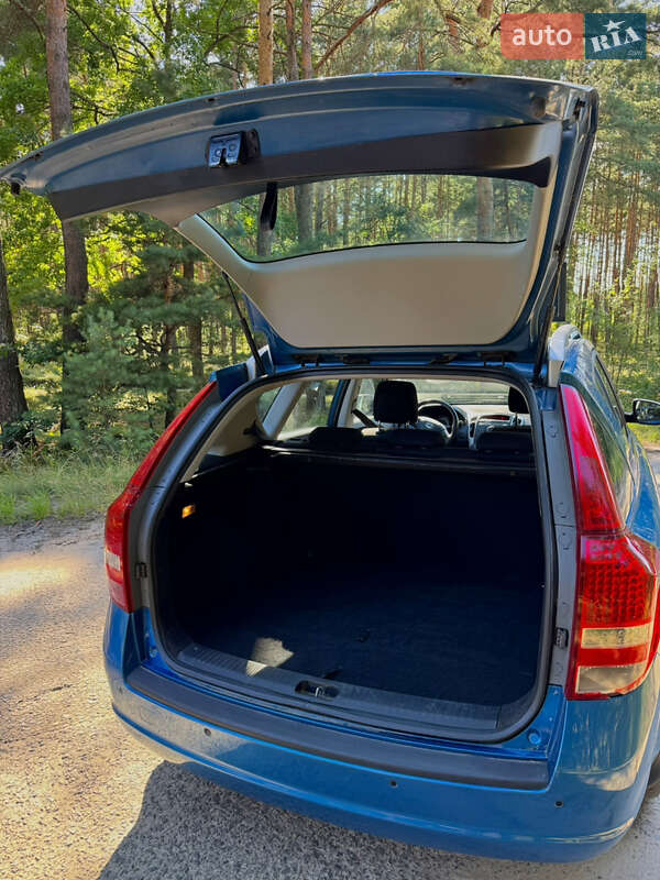 Универсал Kia Ceed 2012 в Остроге