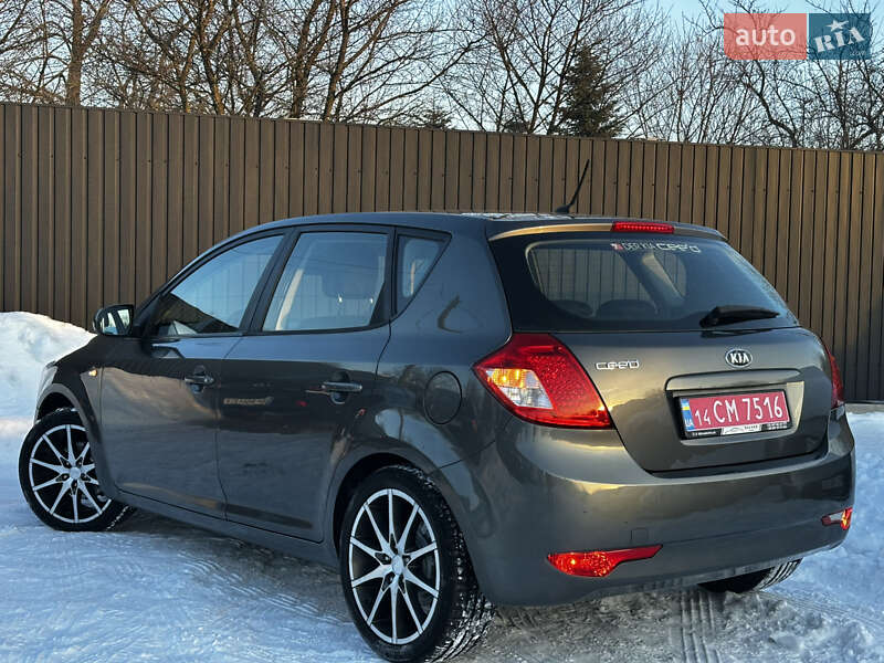 Хэтчбек Kia Ceed 2010 в Дрогобыче