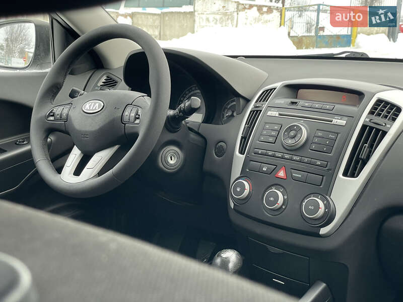 Універсал Kia Ceed 2010 в Луцьку