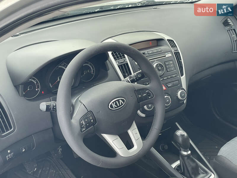 Універсал Kia Ceed 2010 в Луцьку