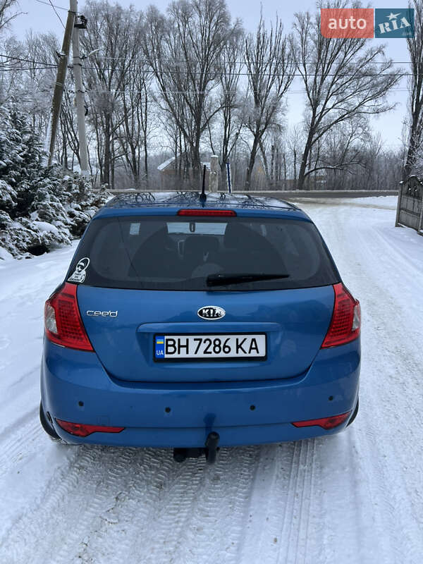 Хетчбек Kia Ceed 2010 в Чернівцях фото 5 Хетчбек Kia Ceed 2010 в Чернівцях