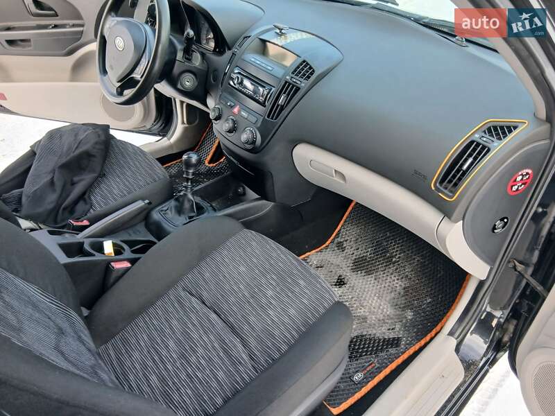 Хетчбек Kia Ceed 2007 в Києві фото 16 Хетчбек Kia Ceed 2007 в Києві