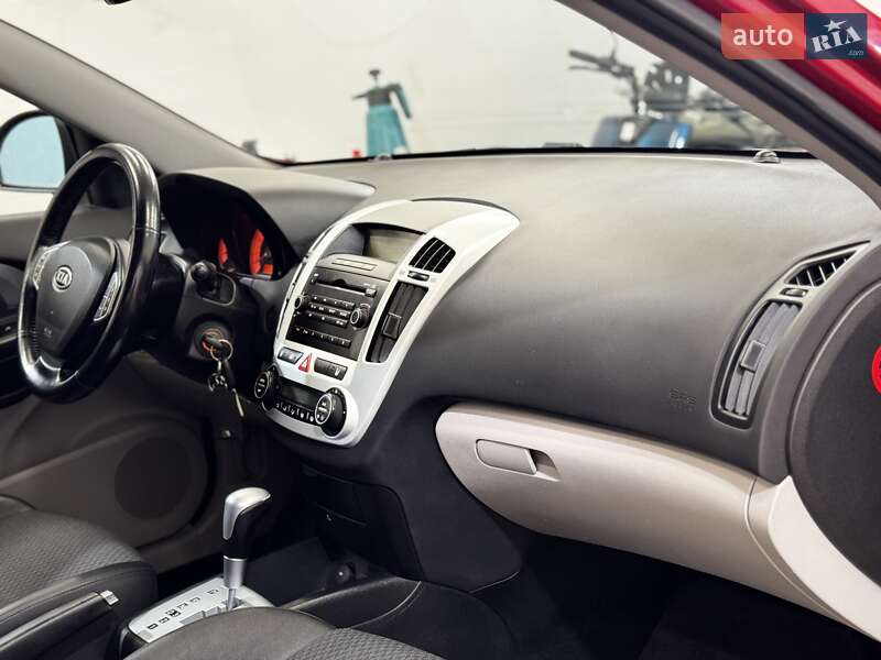 Хетчбек Kia Ceed 2007 в Стрию