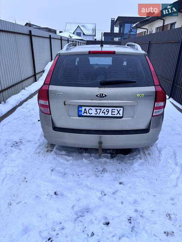 Универсал Kia Ceed 2010 в Луцке