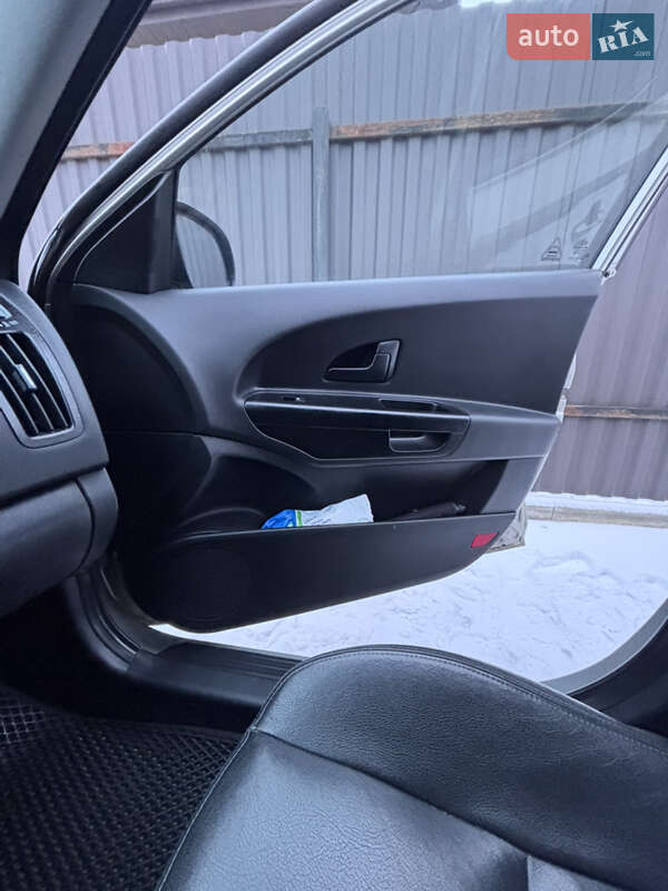 Универсал Kia Ceed 2010 в Луцке