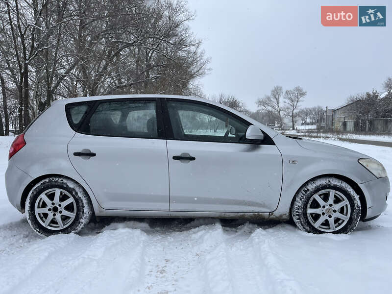 Хэтчбек Kia Ceed 2007 в Днепре