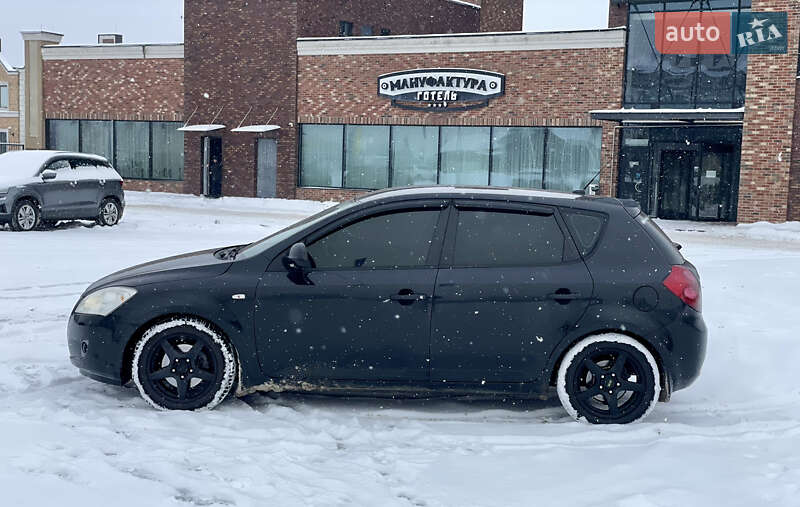 Хэтчбек Kia Ceed 2008 в Обухове