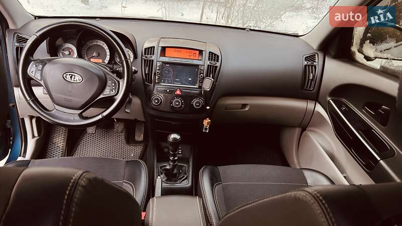 Хетчбек Kia Ceed 2008 в Дніпрі