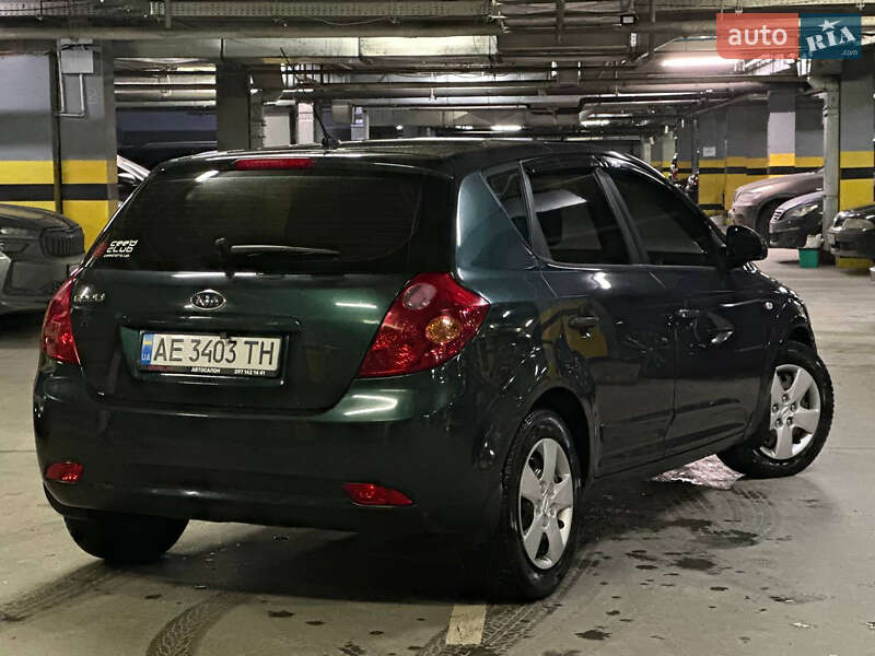 Хэтчбек Kia Ceed 2009 в Днепре