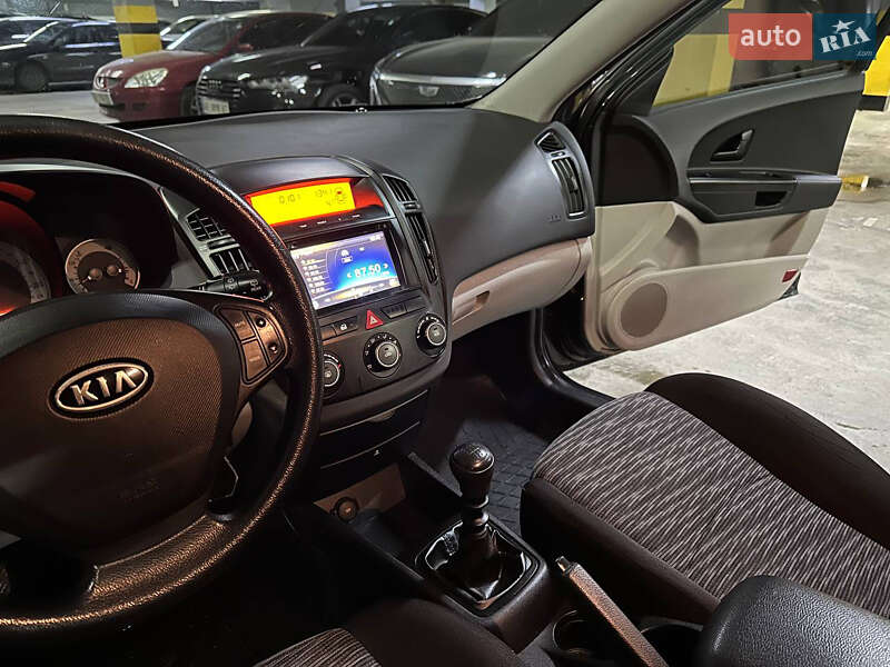 Хэтчбек Kia Ceed 2009 в Днепре