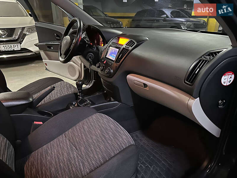 Хэтчбек Kia Ceed 2009 в Днепре