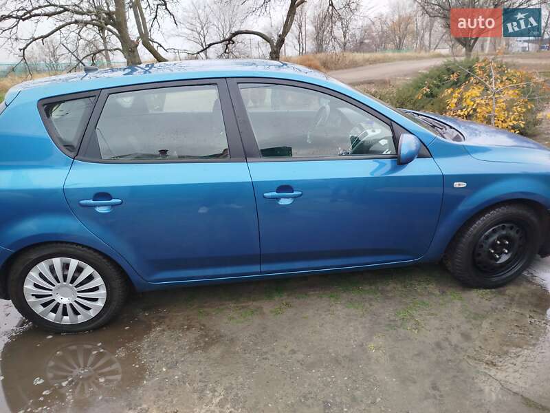 Хетчбек Kia Ceed 2009 в Барвінковому