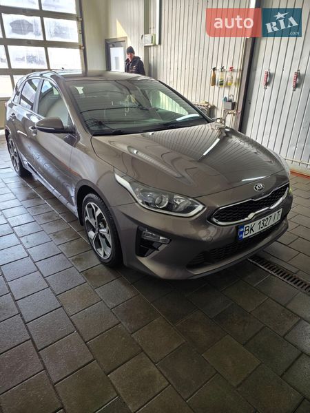 Хэтчбек Kia Ceed 2019 в Сарнах