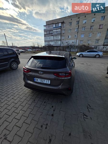 Хэтчбек Kia Ceed 2019 в Сарнах