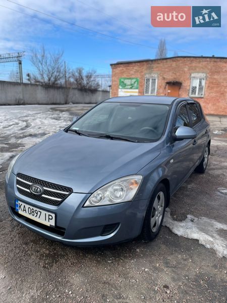 Хэтчбек Kia Ceed 2008 в Украинке