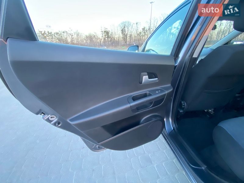 Универсал Kia Ceed 2010 в Радивилове