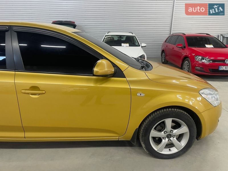 Хэтчбек Kia Ceed 2008 в Стрые