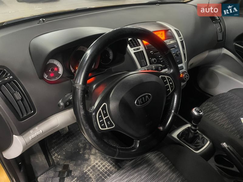 Хэтчбек Kia Ceed 2008 в Стрые