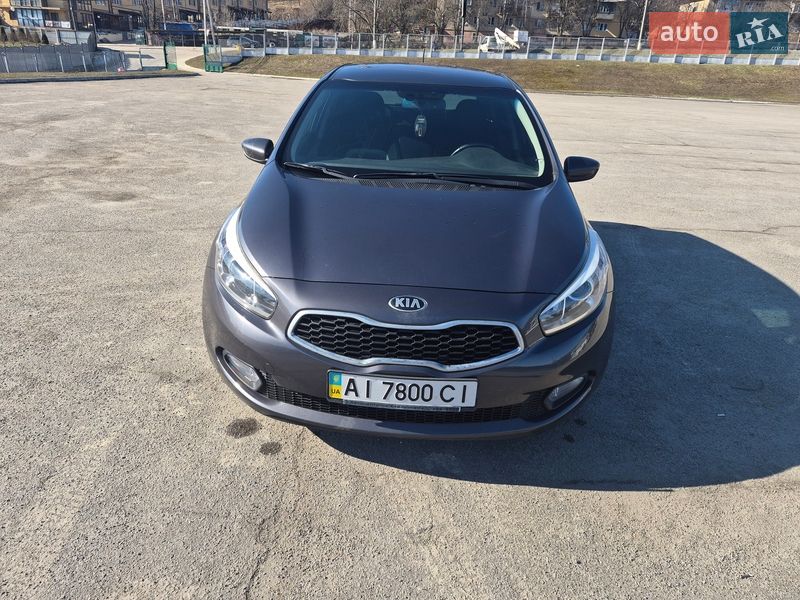 Хэтчбек Kia Ceed 2015 в Обухове