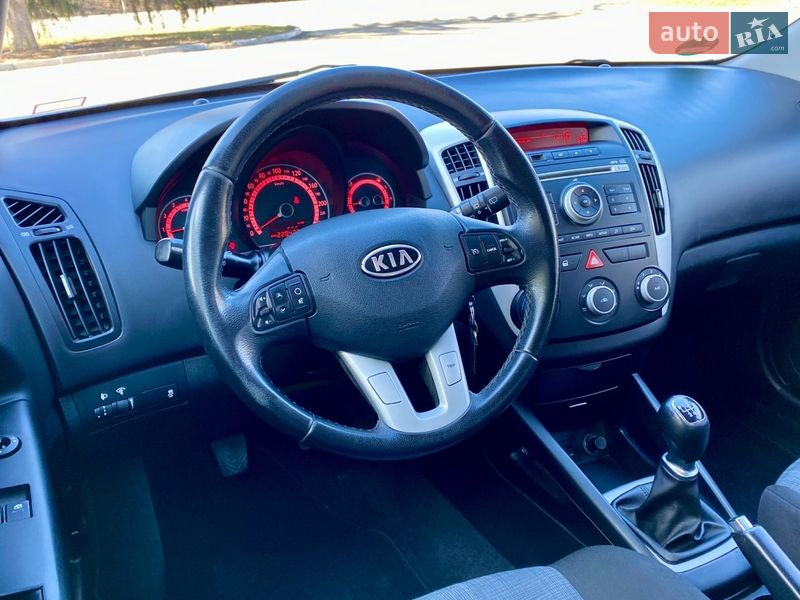 Универсал Kia Ceed 2009 в Смеле