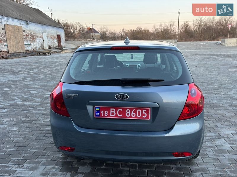 Хэтчбек Kia Ceed 2008 в Хороле