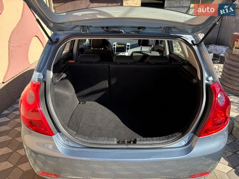 Хэтчбек Kia Ceed 2008 в Хороле