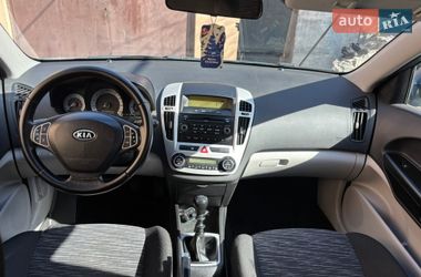 Хэтчбек Kia Ceed 2008 в Хороле