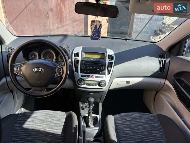 Хэтчбек Kia Ceed 2008 в Хороле