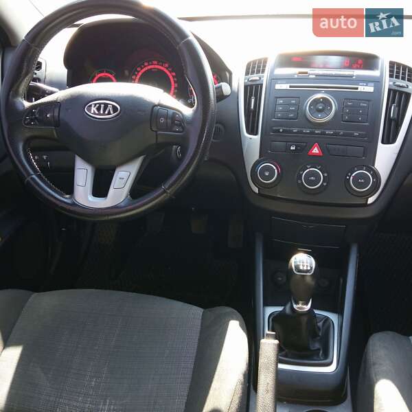 Универсал Kia Ceed 2010 в Умани