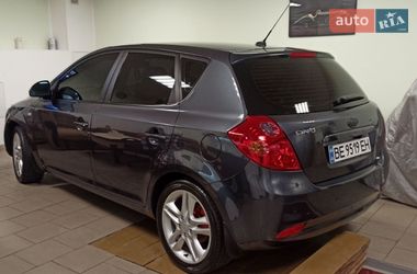 Хэтчбек Kia Ceed 2007 в Южноукраинске