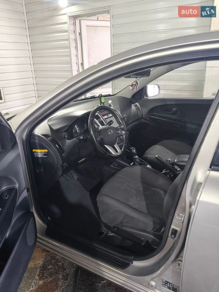 Хетчбек Kia Ceed 2010 в Покрові