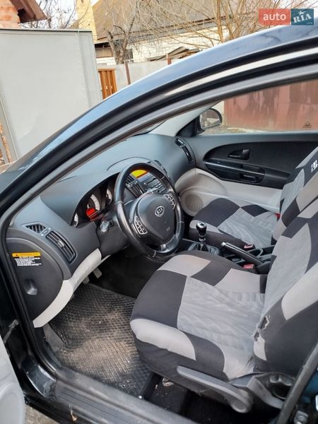 Хэтчбек Kia Ceed 2009 в Корсуне-Шевченковском