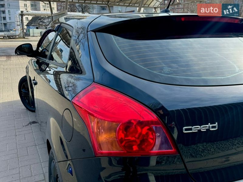Хэтчбек Kia Ceed 2008 в Днепре